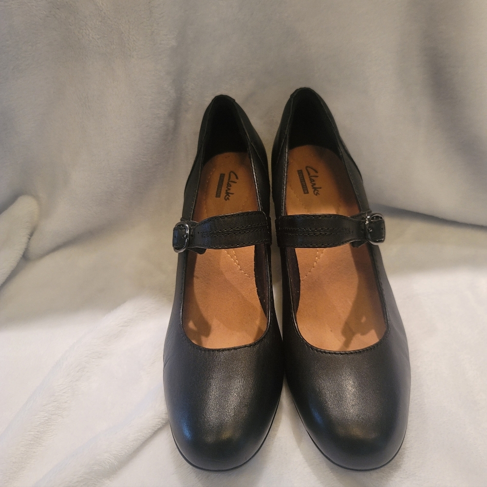 Clarks Women's Black Mary Jane Thick Heel Size 10